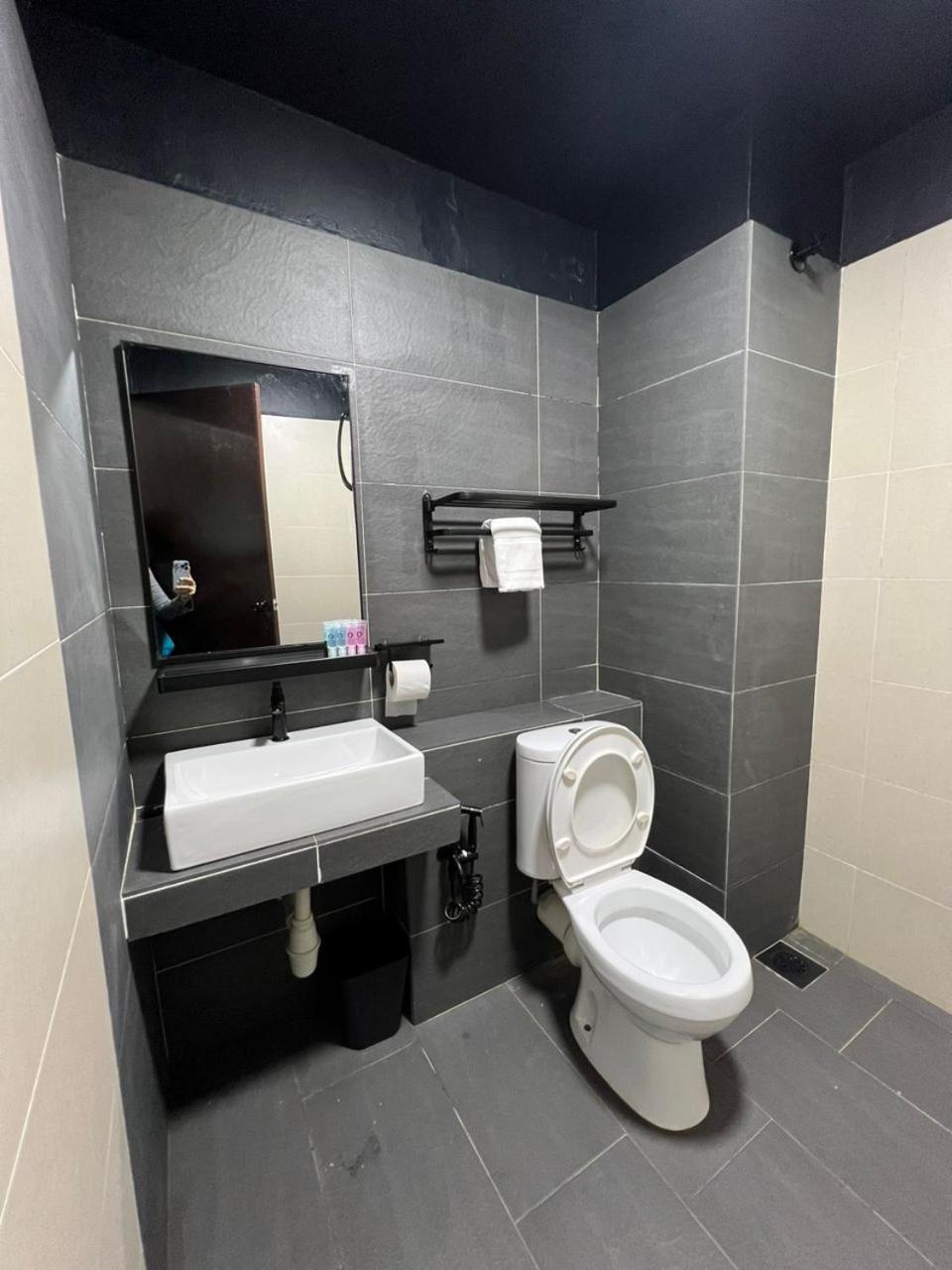 Samsara Studio Apartment At Kompleks Mutiara Gm Гуа-Мусанг Экстерьер фото